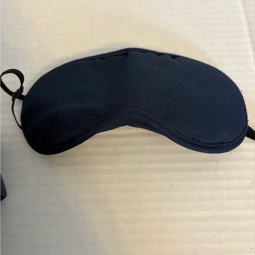 Furla Navy airline cosmetic case with eye mask - Picture 6 of 6
